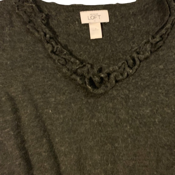 LOFT Gray Ruffle V-Neck Short Sleeve Wool Blend Sweater Dress-Size Small - Picture 4 of 8
